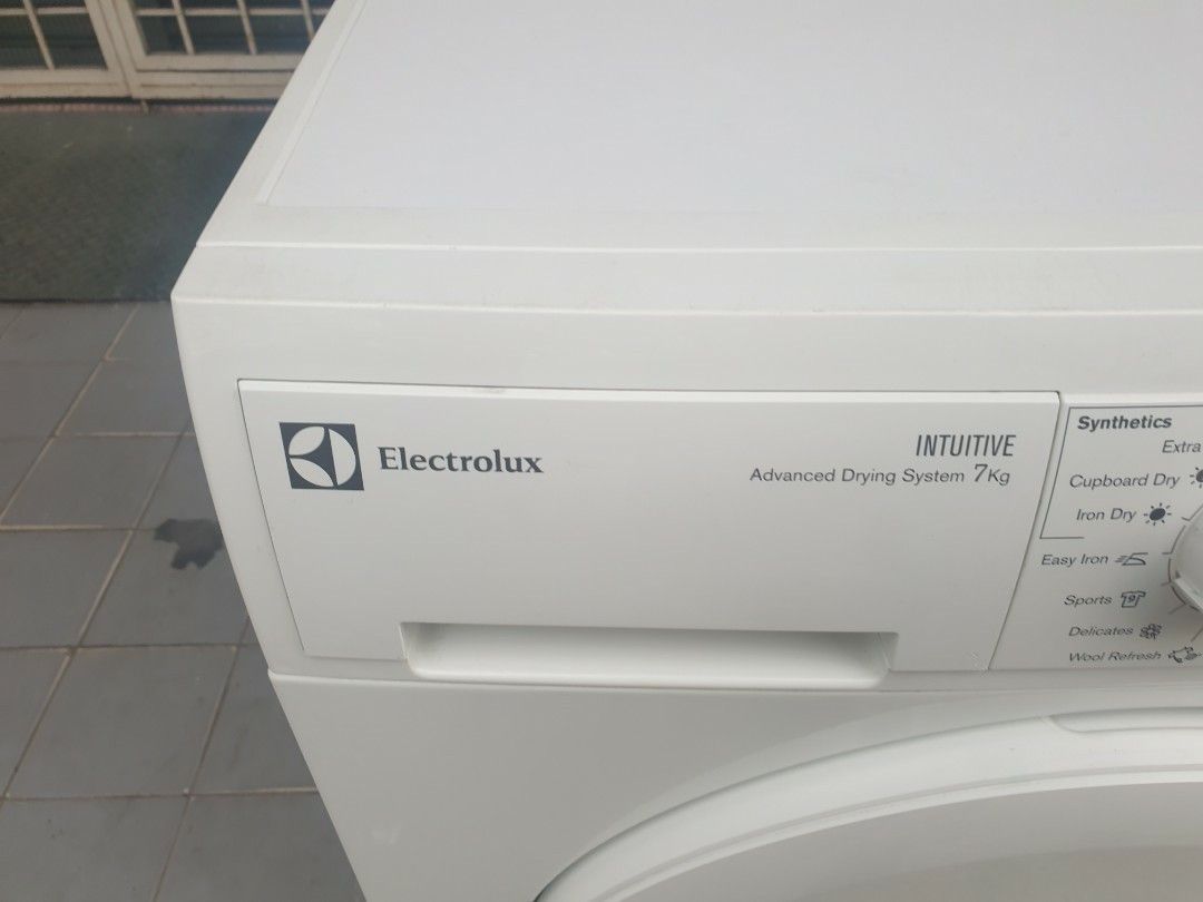 Used Electrolux 7.0kg digital condenser clothes dryer, pengering baju