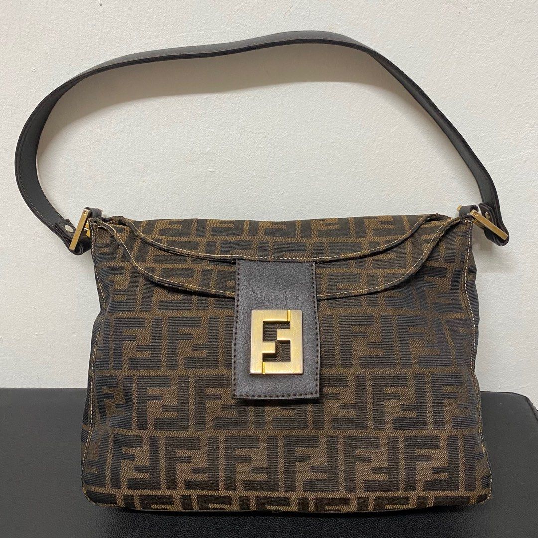 Beskatning pouch Streng USED] Fendi Shoulder Bag, Women's Fashion, Bags & Wallets, Shoulder Bags on  Carousell