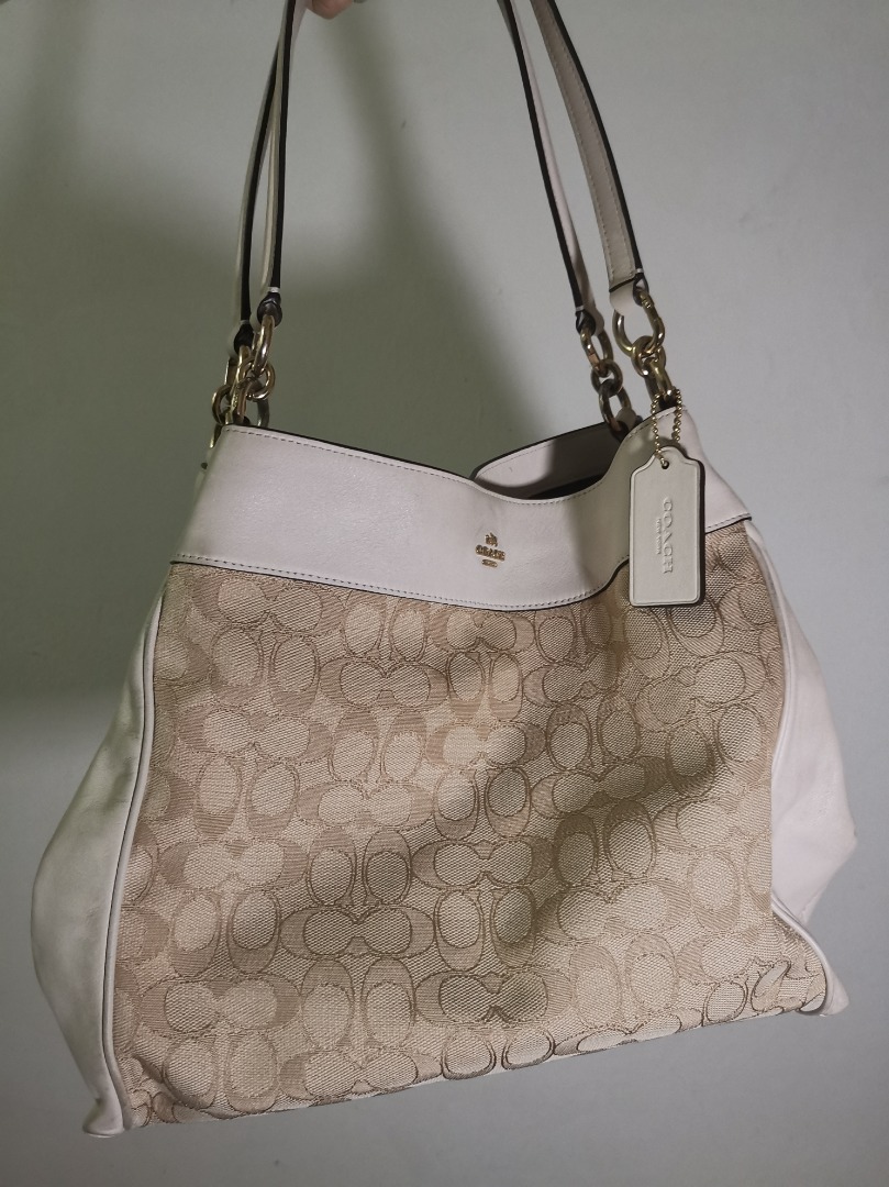 Coach lexy shoulder bag in outline signature sale