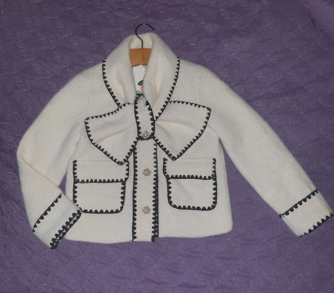 White mink jacket coat (Category: Coats, Jackets and Outerwear) located in Baguio. Submitted by formorecravings (Listing ID 1235415366, Image 1). Description: White mink jacket coat with contrast edges Has unique collar design which can be fastened to resemble bow detail Fashionable to wear in winter or chilly evenings *The last 2 photos are for reference only 🤍.