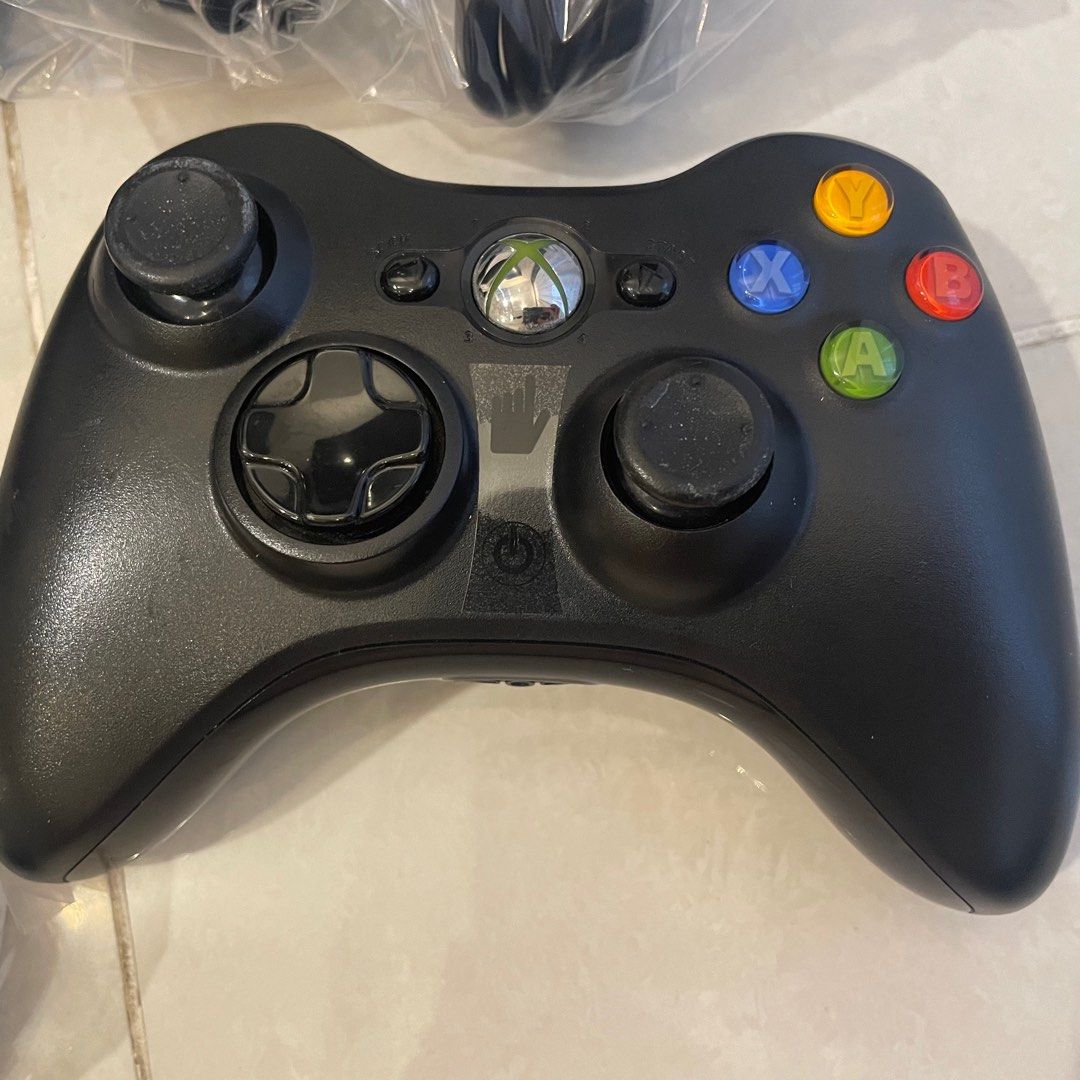 Xbox 360 E 4GB No Kinect With Peggle 2 And Accessories