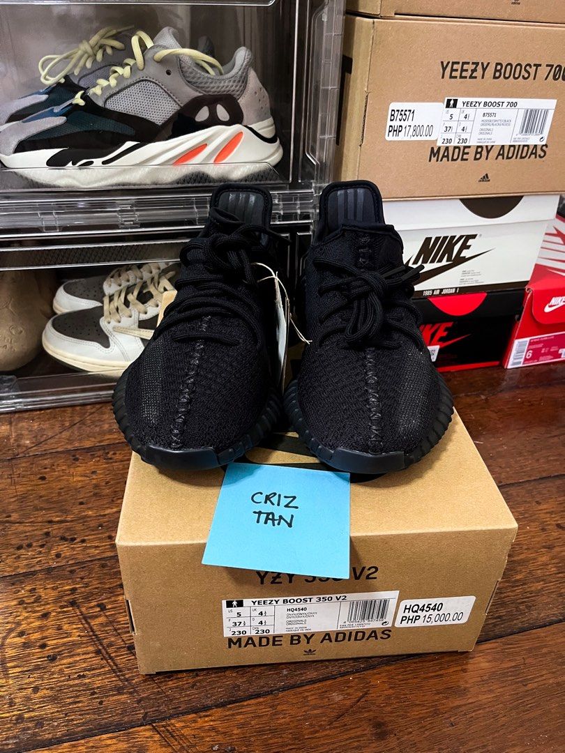YEEZY 350 v2 ONYX US 5 (2022 Release), Women's Fashion, Footwear, Sneakers  on Carousell