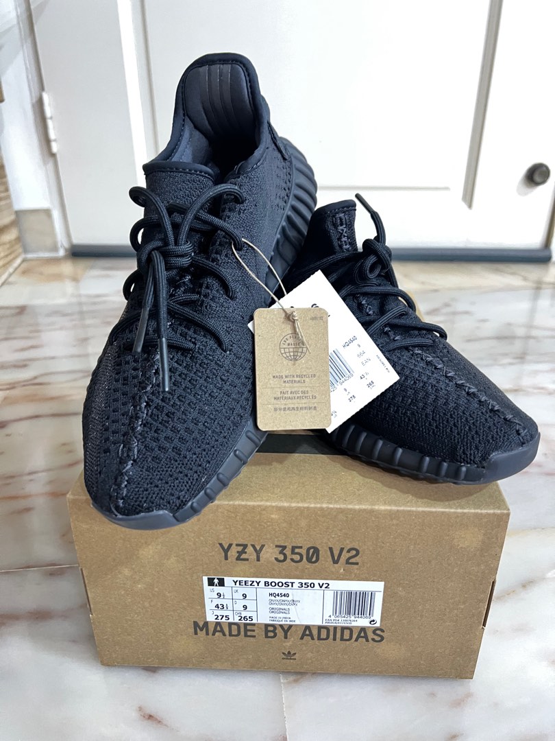Yeezy V2 350 ONYX UK9 / US9.5, Men's Fashion, Footwear, Sneakers on  Carousell