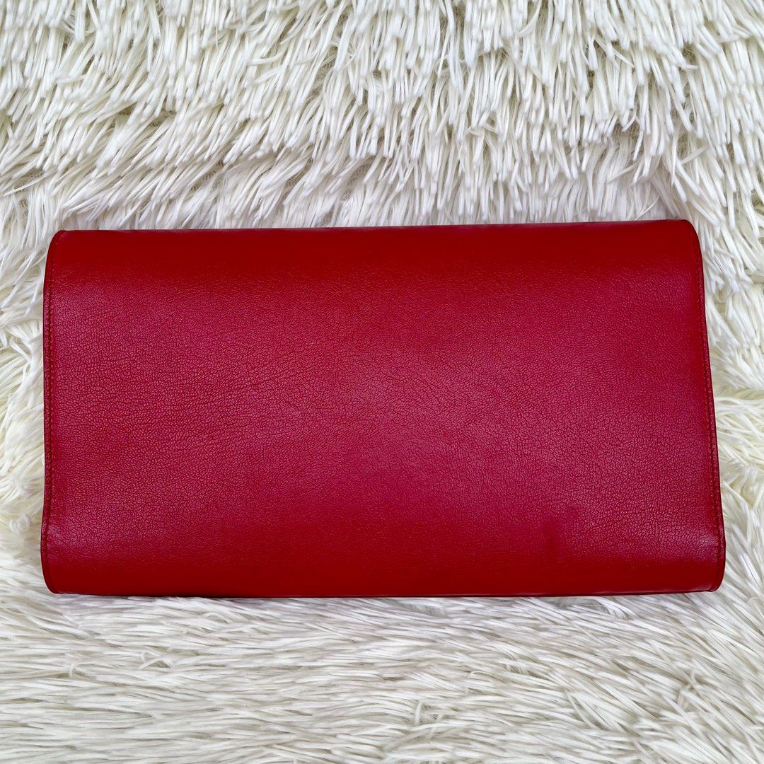 YSL Clutch Large (Category: Luxury Bags & Wallets) located in Las Pinas. Submitted by Le.Pattie.Luxe (Listing ID 1235380638, Image 3). Description: 💯% authentic Large YSL Belle De Jour Clutch ❤️Php 25k❤️ ▪️Excellent used condition, minor & barely noticeable signs of use only ▪️Convertible into wallet on chain (WoC) ▪️Inclusion: provided satin dustbag ▪️Approx. Dimensions: 11 x 6.25 x 1.5in (LxHxW) 💯% authentic or your money back ✅DTI Registered