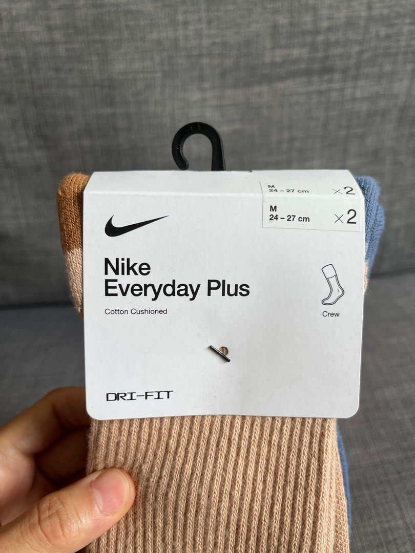 Nike socks size medium 2025