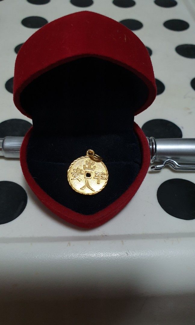 Gold hot sale travel necklace
