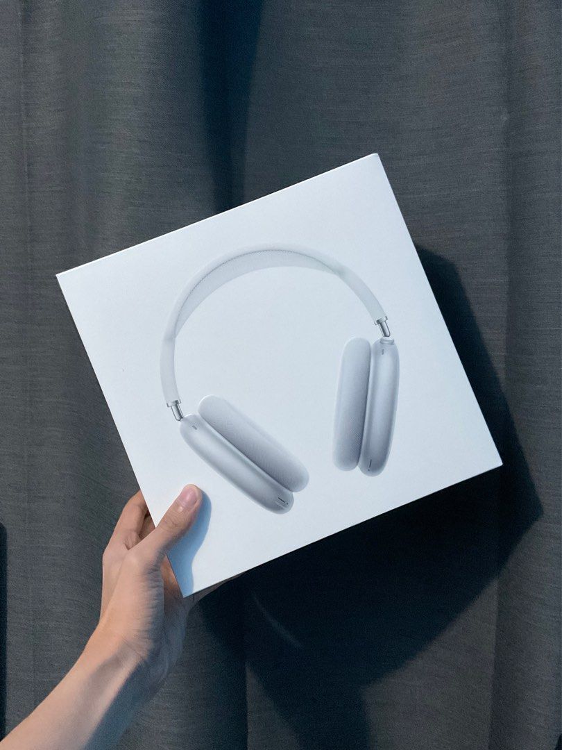 AirPods Max SILVER with freebies (Category: Headphones & Headsets) located in Cavite. Submitted by neilgadgets (Listing ID 1238875482, Image 1). Description: FOR SALE Air Pods Max SILVER🩶 GOOD CONDITION FROM APPLE STORE WITH BOX FREEBIES WHAT YOU SEE WHAT YOU GET🩶 26,000 FIXED PRICE IMUS CAVITE meet up or lalamove.