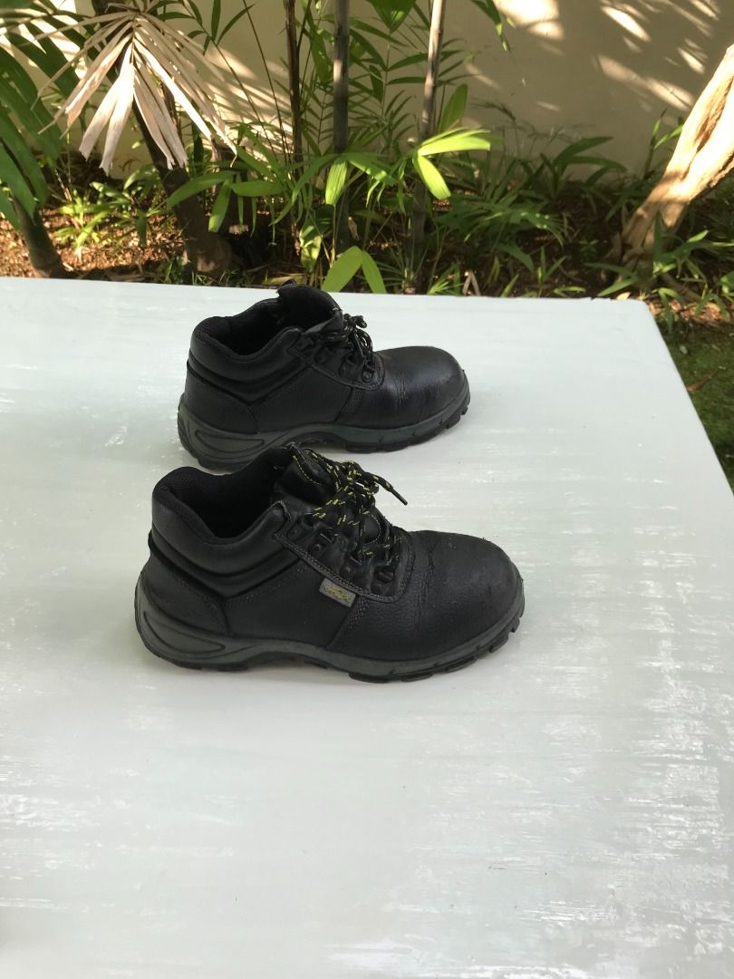 Aox safety boots. Size US 12 UK 11 CM 27. In good condition