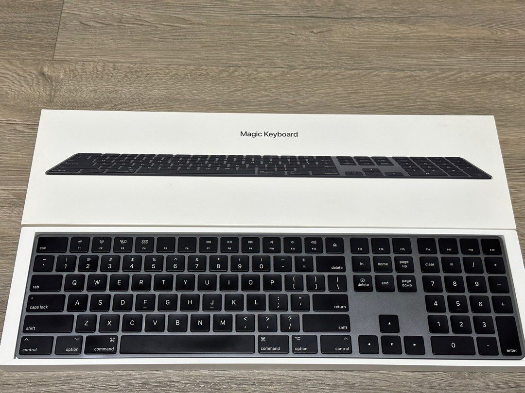 Apple Magic Keyboard Black, Computers & Tech, Parts & Accessories