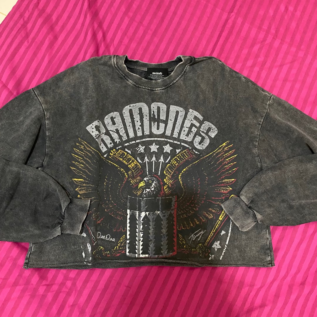 bershka sweatshirt ramones Fesyen Wanita Pakaian Wanita Atasan