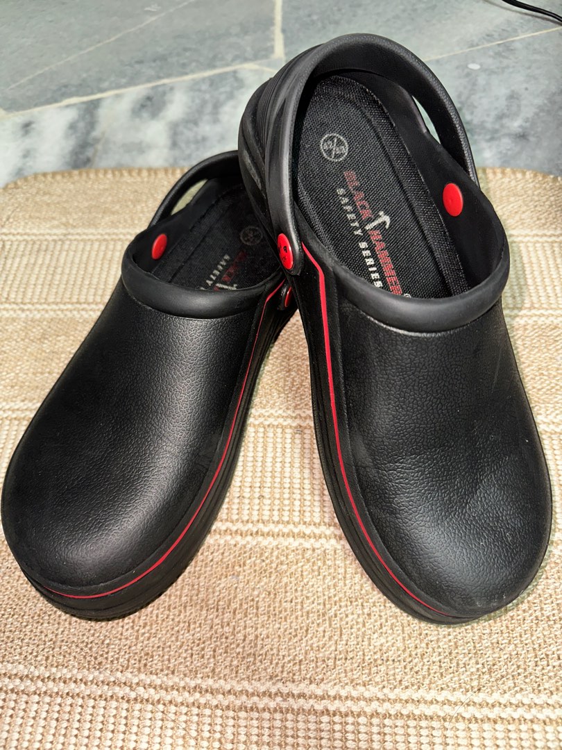 Black outlet hammer clog