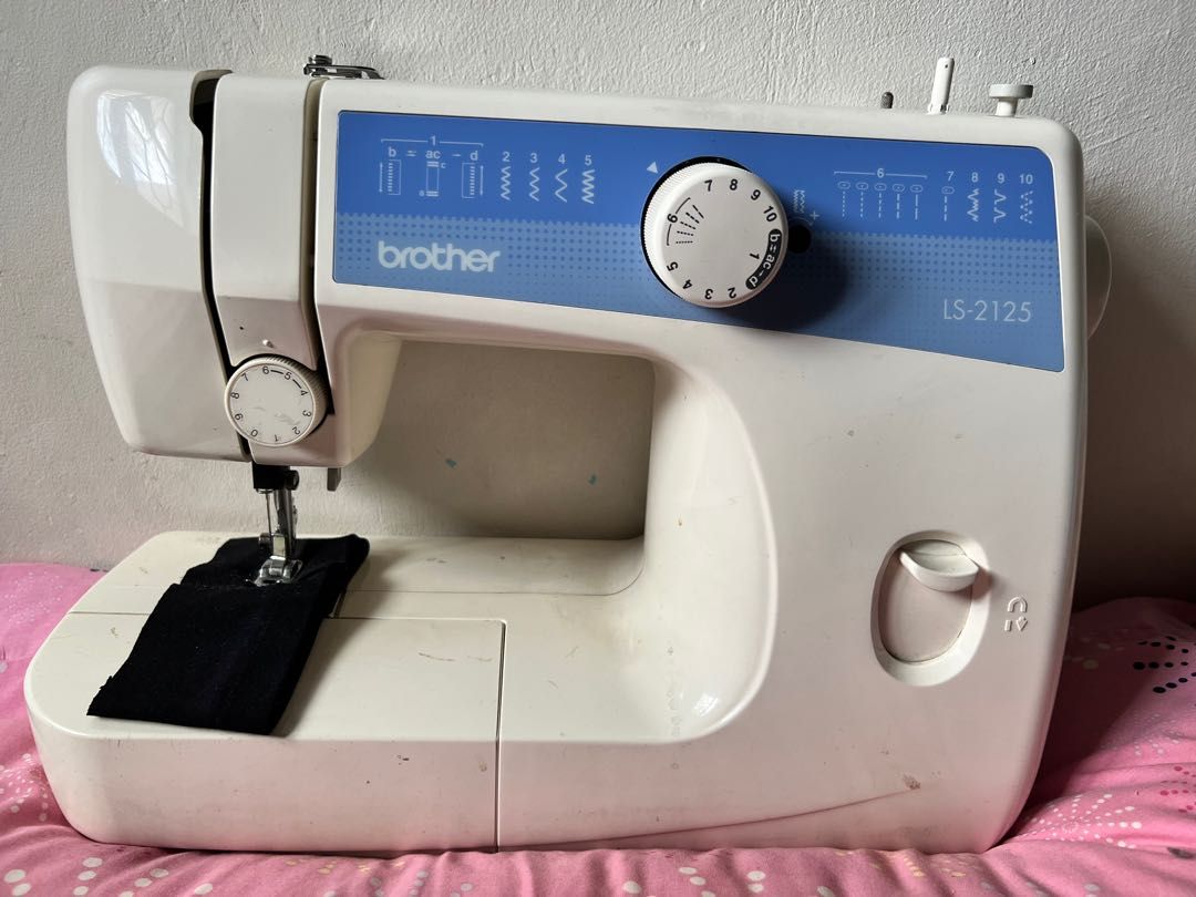 Brother sewing machine ls2125, Hobbies & Toys, Stationary & Craft
