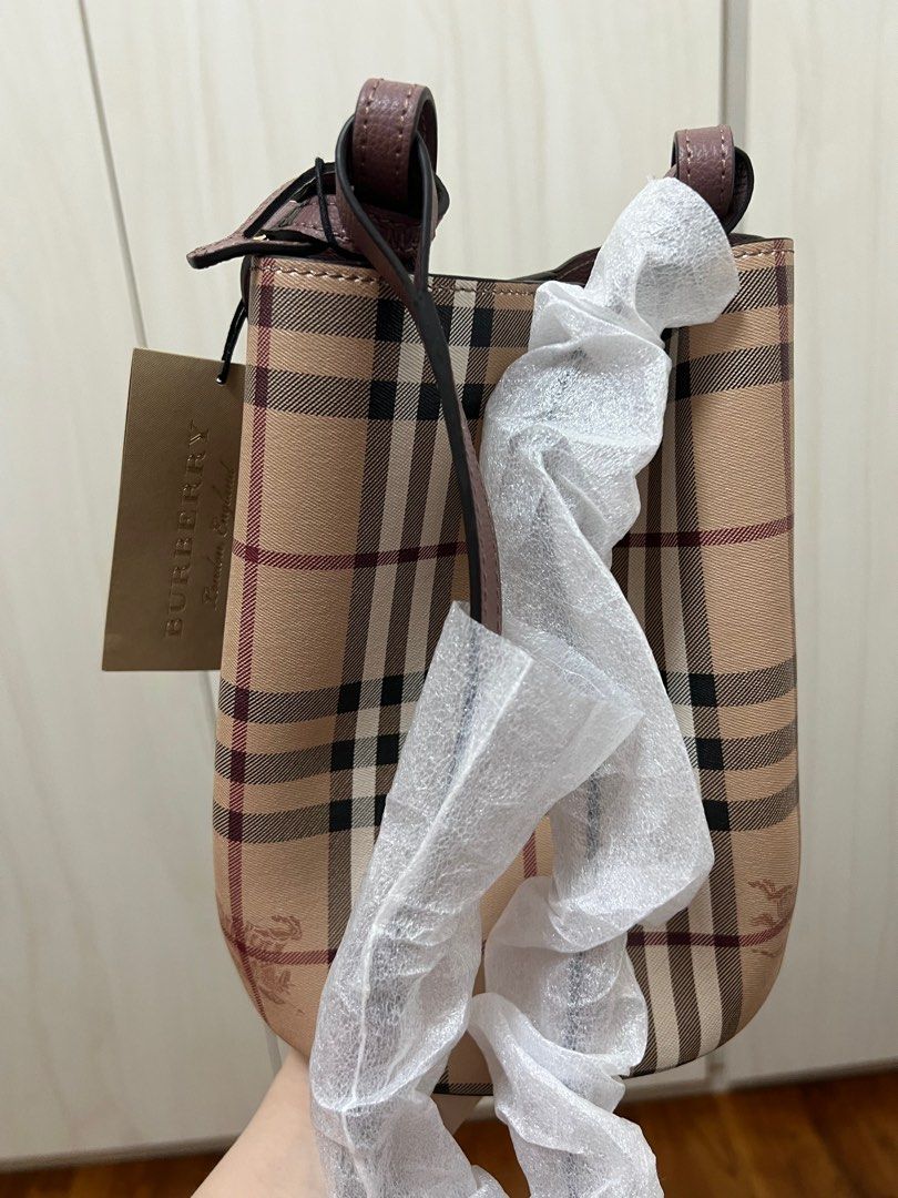 Burberry reversible bucket bag hot sale