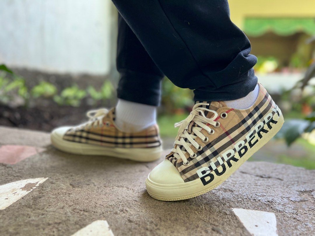Burberry online shoes authentic