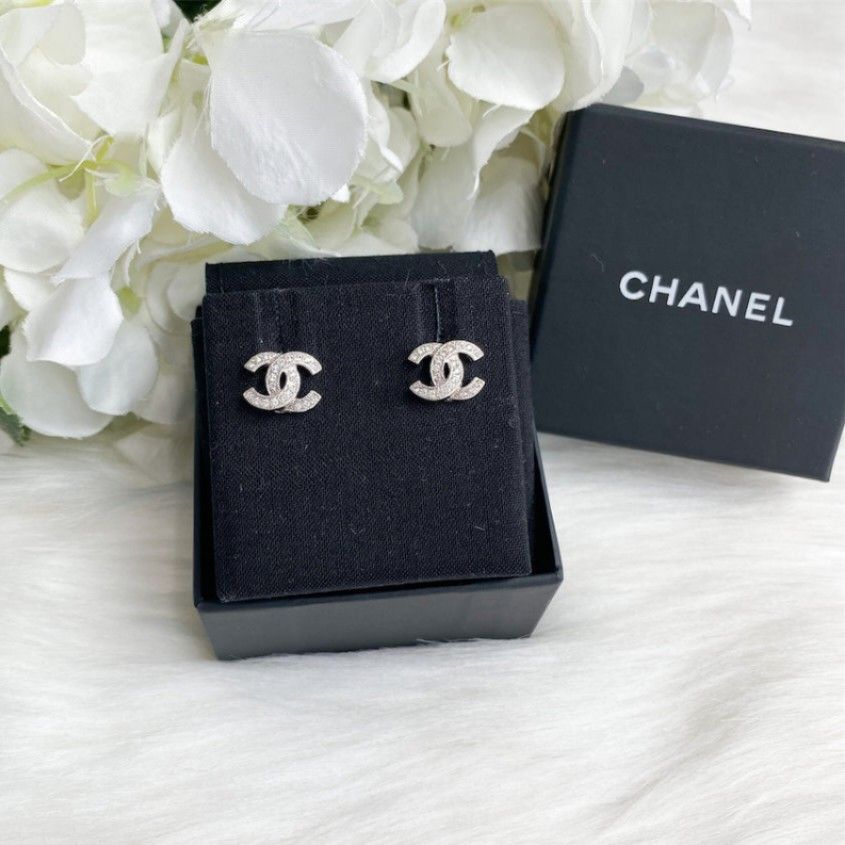 Chanel Classic Earrings Silver, Luxury, Accessories on Carousell