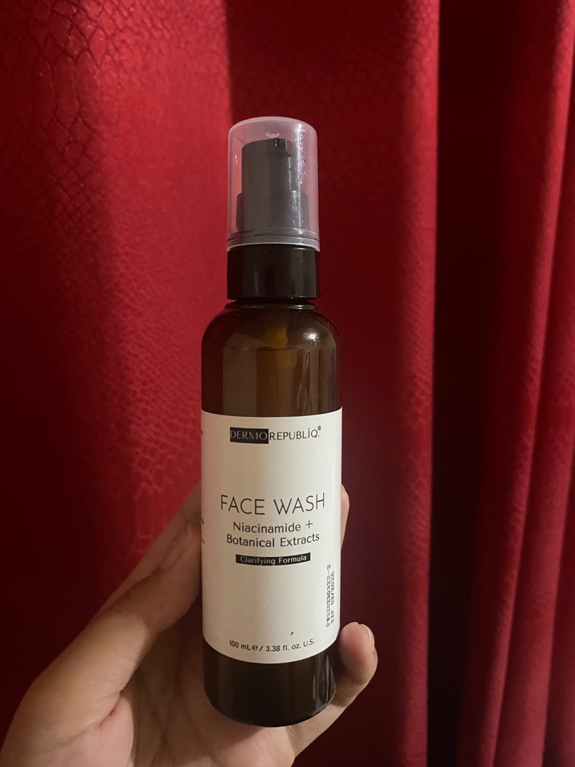 Dermorepubliq Clarifying Gentle Face Wash Niacinamide + Botanical Extracts on Carousell