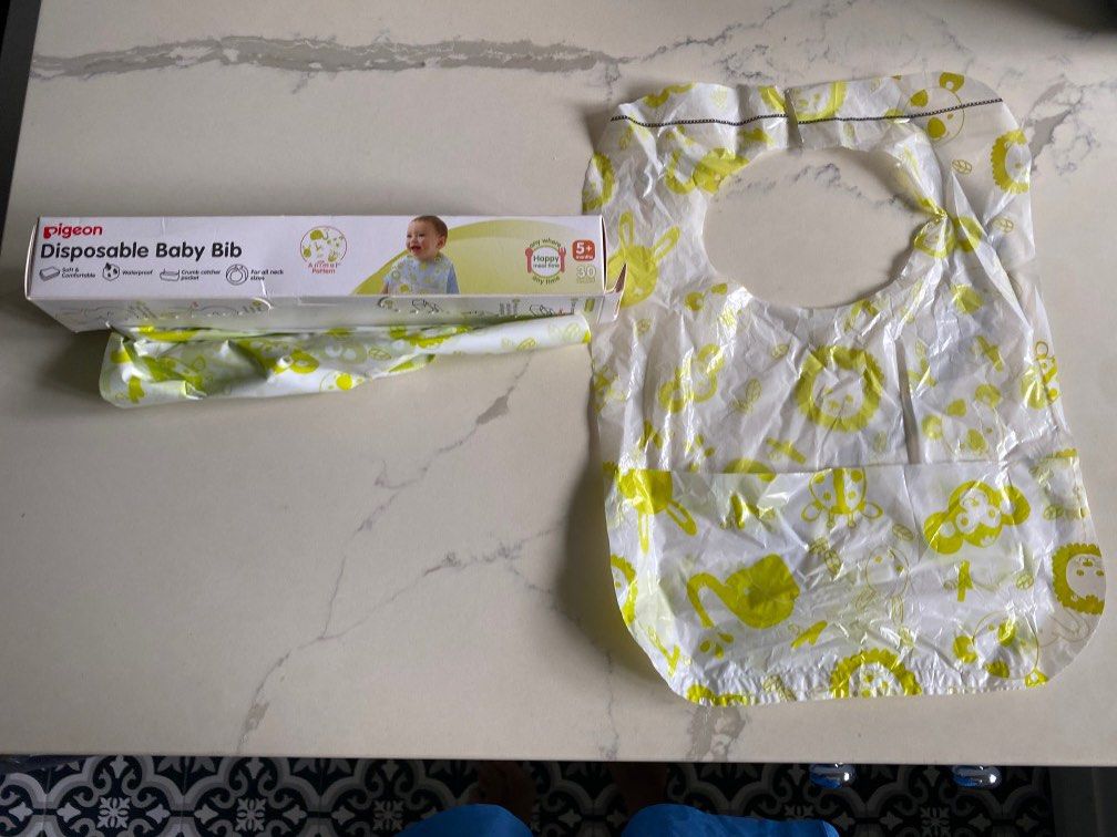 Pigeon disposable baby bibs deals