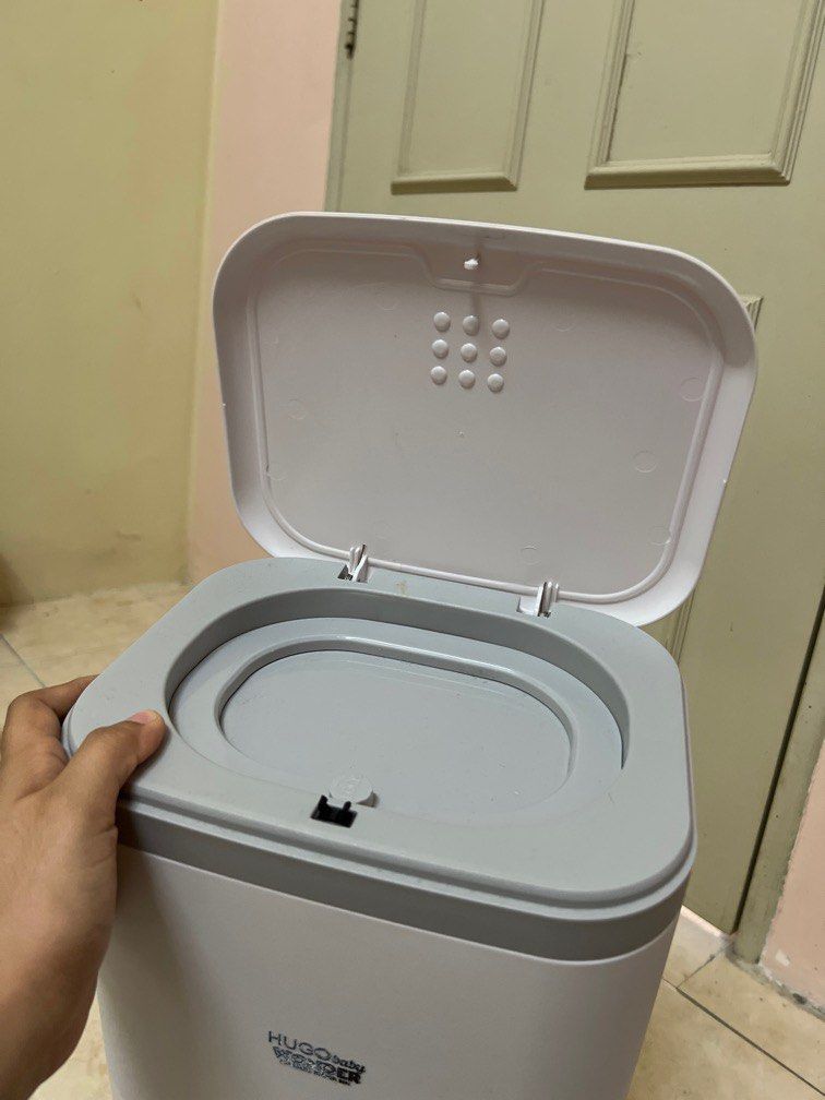 Dustbin for baby diapers/ Diaper bin (Hugo Baby Wonder), Babies & Kids