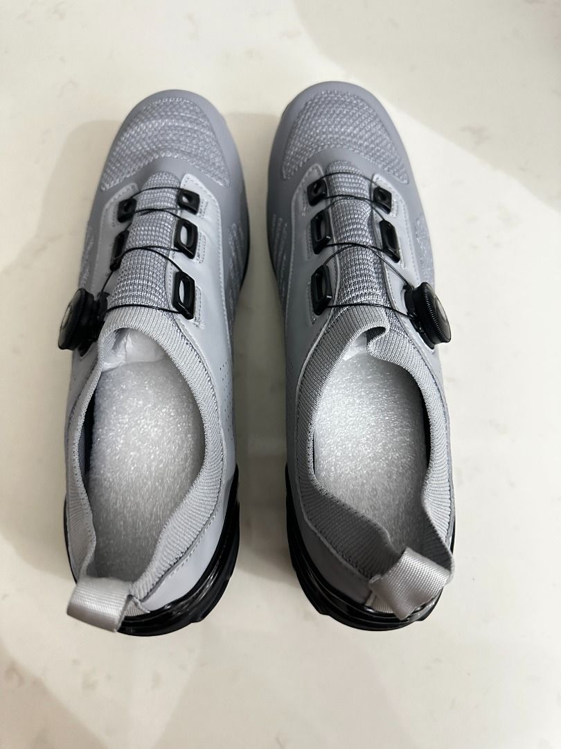 Non cleat cycling discount shoes