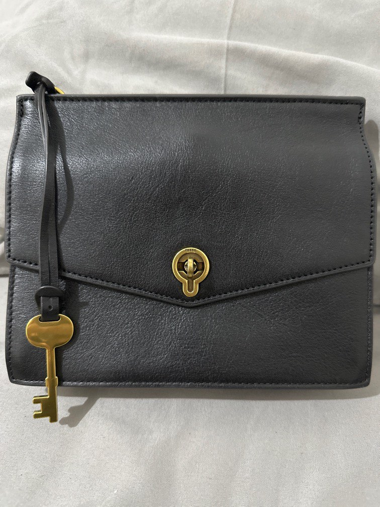 FOSSIL STEVIE SM CROSSBODY BLACK on Carousell