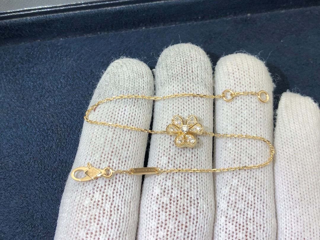 Frivole bracelet hot sale price