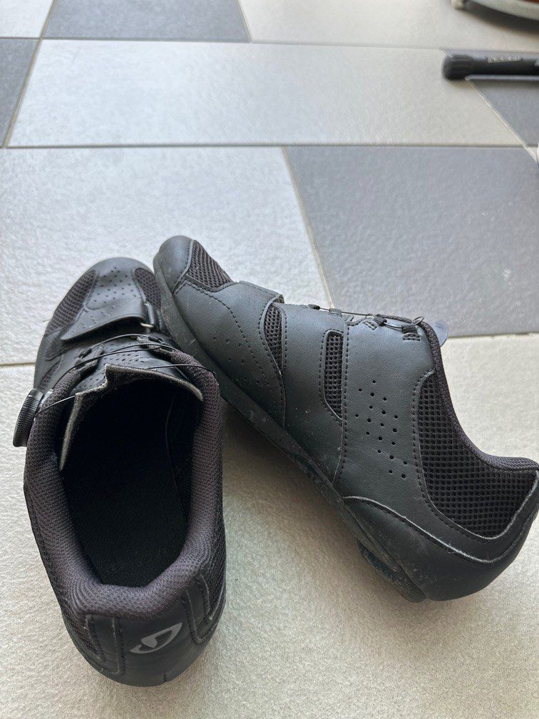 Giro Savix II size uk7 Sports Equipment Other Sports