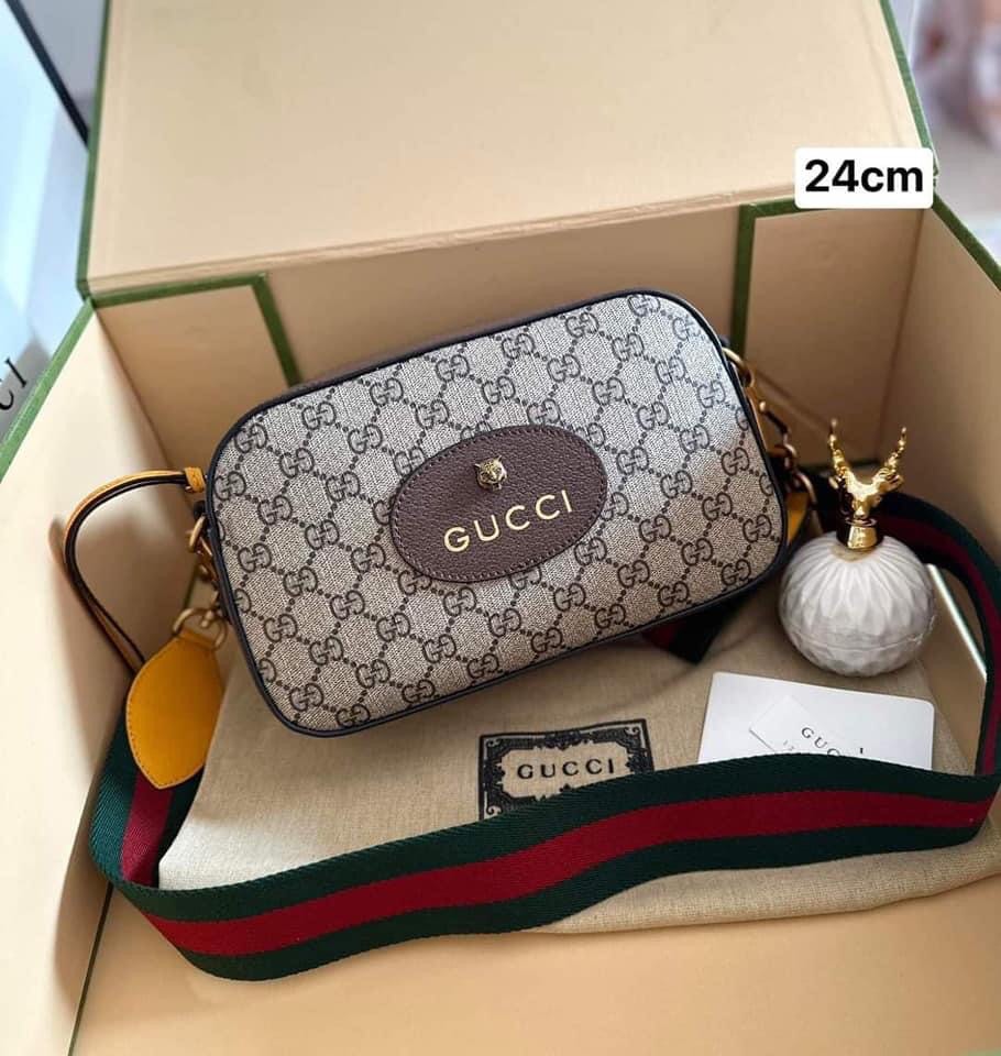 Gucci supreme on sale camera bag