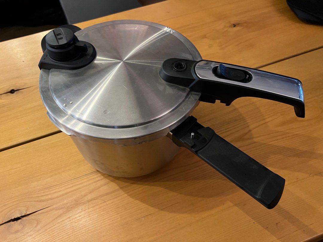 IKEA Pressure Cooker (6 litres), Furniture & Home Living, Kitchenware & Tableware, Cookware
