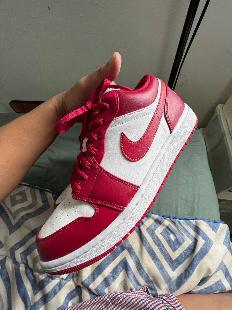 Red jordans size 10 on sale