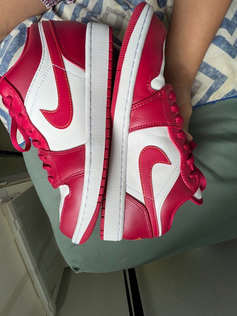 Red jordans outlet size 10