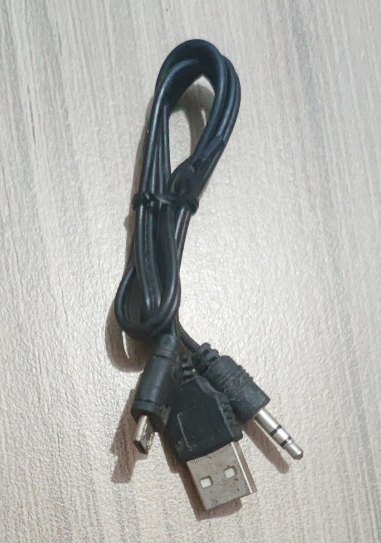 Karaoke microphone audio cable jack usb (Category: Microphones) located in Cavite. Submitted by Combiishop (Listing ID 1240347435, Image 1). Description: .