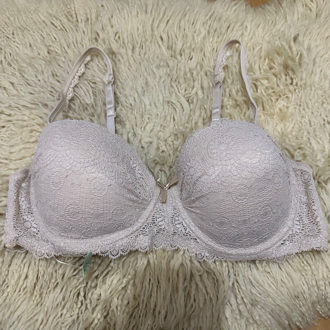 Warners 36D on tag Sister Sizes: 34DD, 38C Thin pads | Wireless Adjustable  Strap Back Closure Php200 All items are from US Bale.