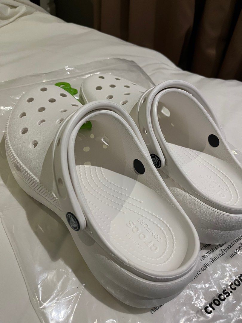 White crocs size new arrivals 6 womens