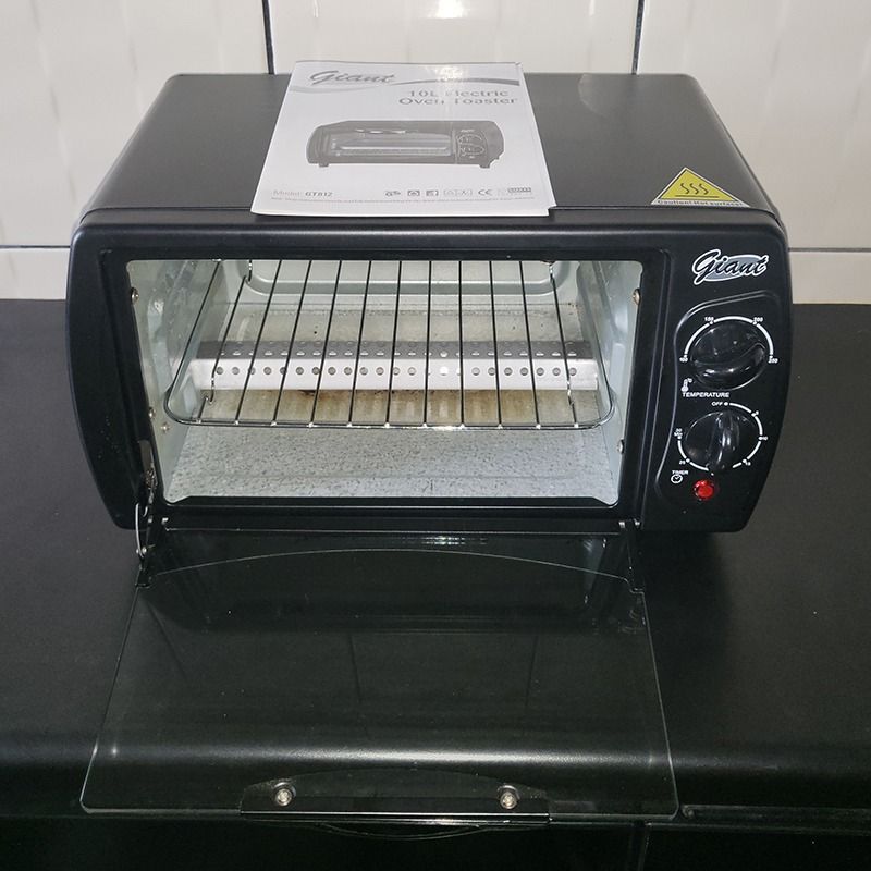 Lightly used Giant toaster oven black 10l with manual, TV & Home Appliances, Kitchen Appliances