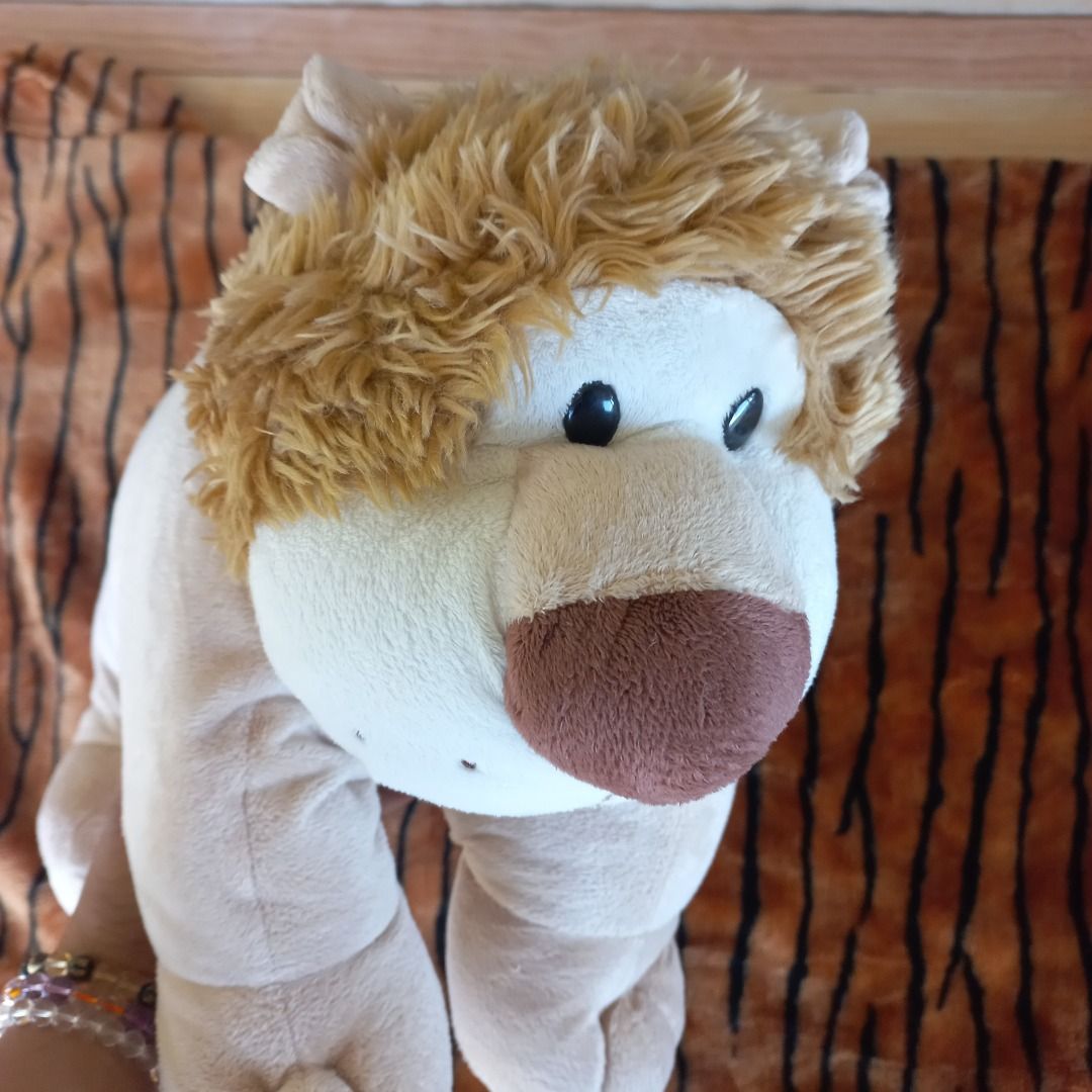 Lion Pillow Plush (Category: Everything Else Others) located in Bontoc. Submitted by shaneebhee (Listing ID 1240383411, Image 3). Description: Like new Check photos for details MOP: GCash 🚛 JRS (shouldered by buyer).