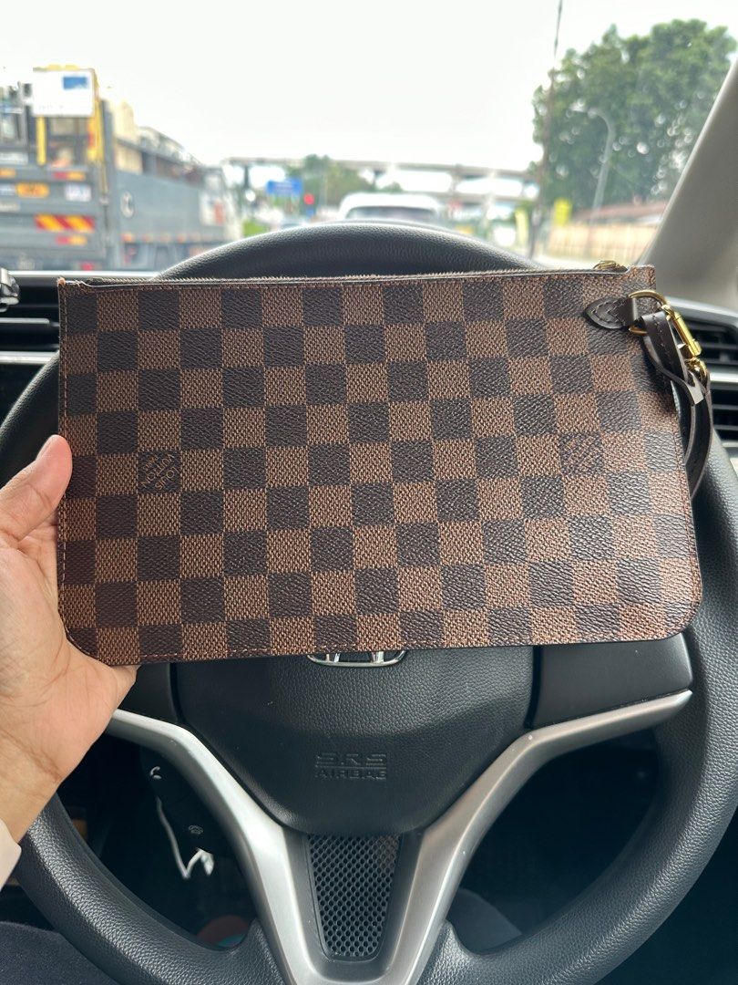Lv pouch 2025 neverfull