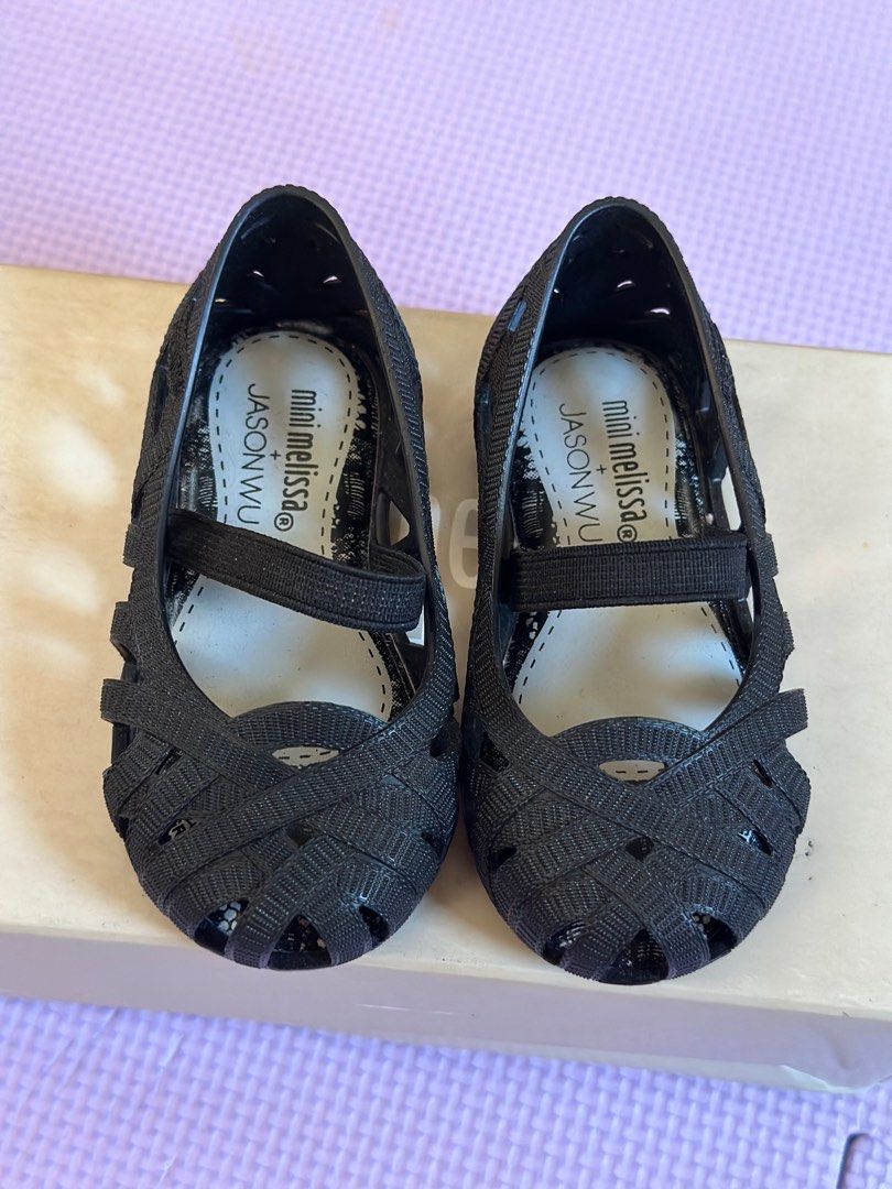 Mini melissa jason wu (Category: Babies & Kids Fashion) located in Taguig. Submitted by puffpiece (Listing ID 1240327403, Image 1). Description: Like new Complete inclusion Gummy scent Size 5 - Runs small .