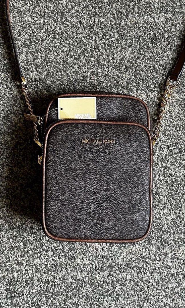 MK crossbody bag authentic (Category: Luxury Bags & Wallets) located in Las Pinas. Submitted by teamlegendary (Listing ID 1240323364, Image 1). Description: Brandnew MK crossbag authentic michael cors for only P5,000 meet up alabang las pinas, can do shipping at buyers expense.