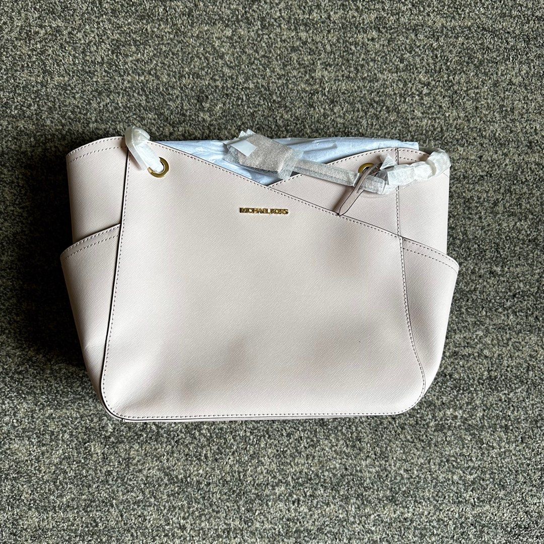 MK jet set large bag (Category: Luxury Bags & Wallets) located in Las Pinas. Submitted by teamlegendary (Listing ID 1240326747, Image 1). Description: Brandnew MK jet set bag for only ₱15,000 we have pink and brown color..
