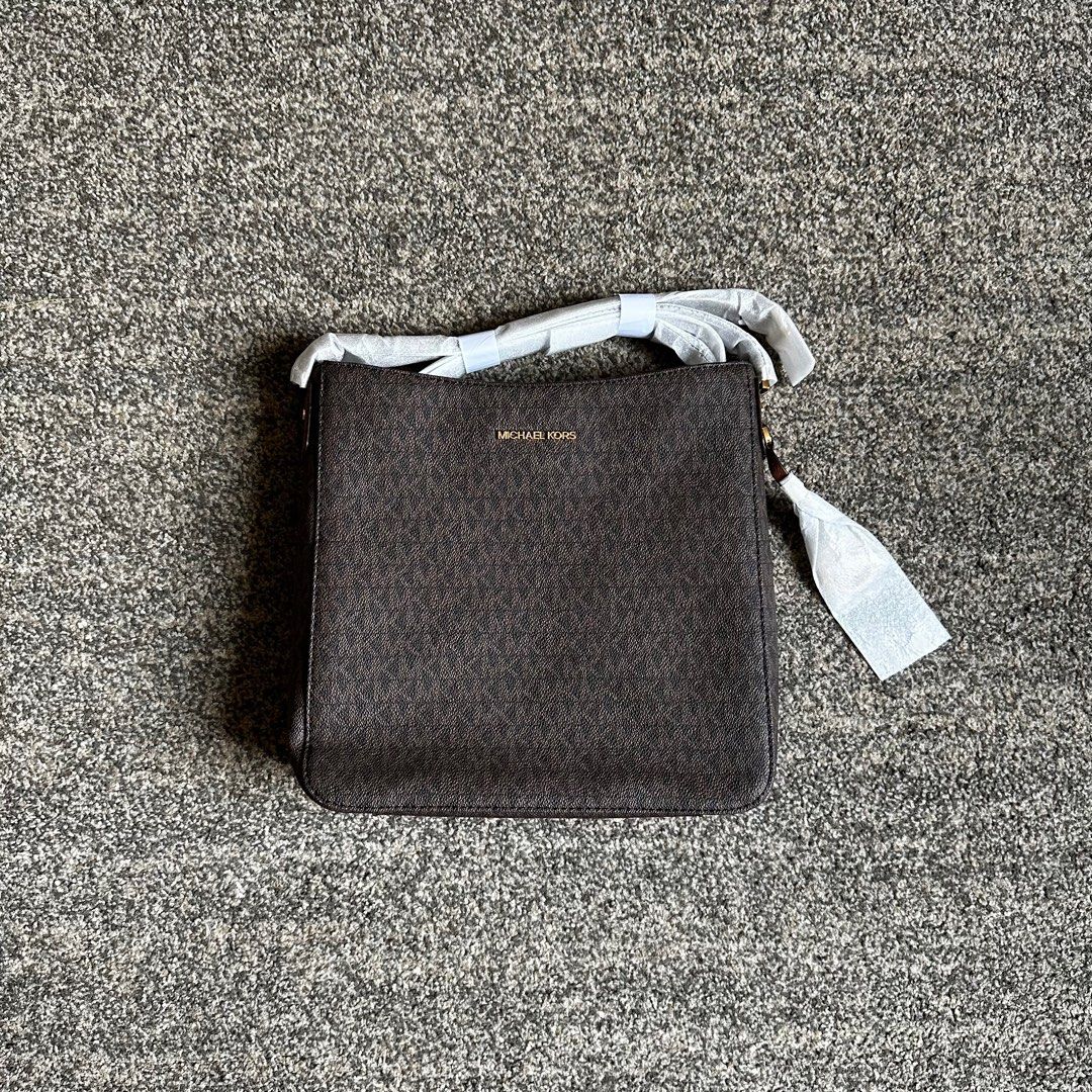 MK jet set travel messenger bag large (Category: Cross-body Bags) located in Las Pinas. Submitted by teamlegendary (Listing ID 1240372472, Image 1). Description: brandnew MK jet set travel messenger bag large logo for only ₱5,000.