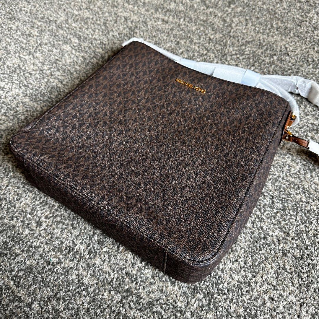 MK jet set travel messenger bag large Women s Fashion Bags Wallets