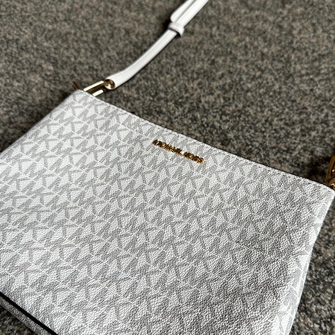 MK trisha bag (Category: Luxury Bags & Wallets) located in Las Pinas. Submitted by teamlegendary (Listing ID 1240373833, Image 2). Description: brandnew MK trisha bag for only ₱10,000 get yours now!.