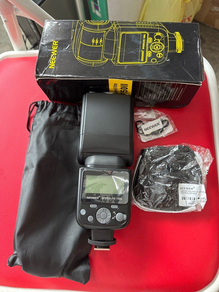 Neewer Speedlite 750II, Photography, Cameras on Carousell