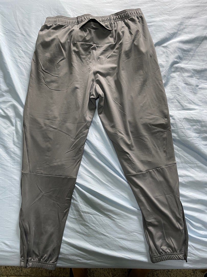Nike essential men's on sale knit running trousers