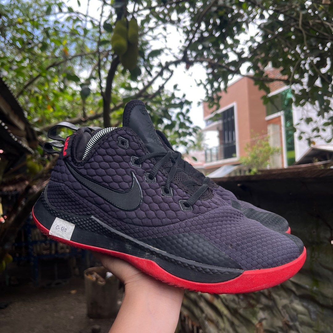 Lebron witness 3s store