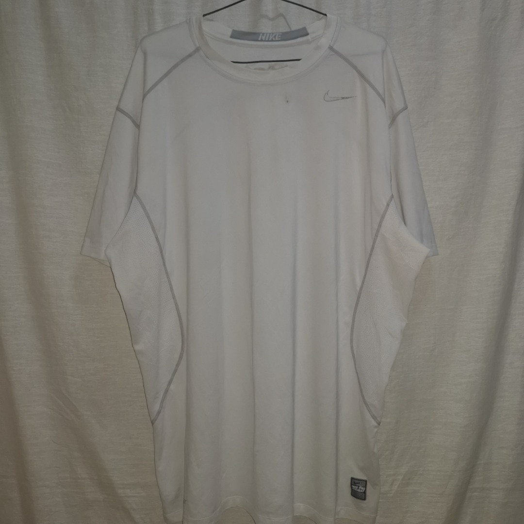 Nike Pro Combat T-shirt (White) (fits best XL to 2XL) L28 x W26, Men's  Fashion, Activewear on Carousell