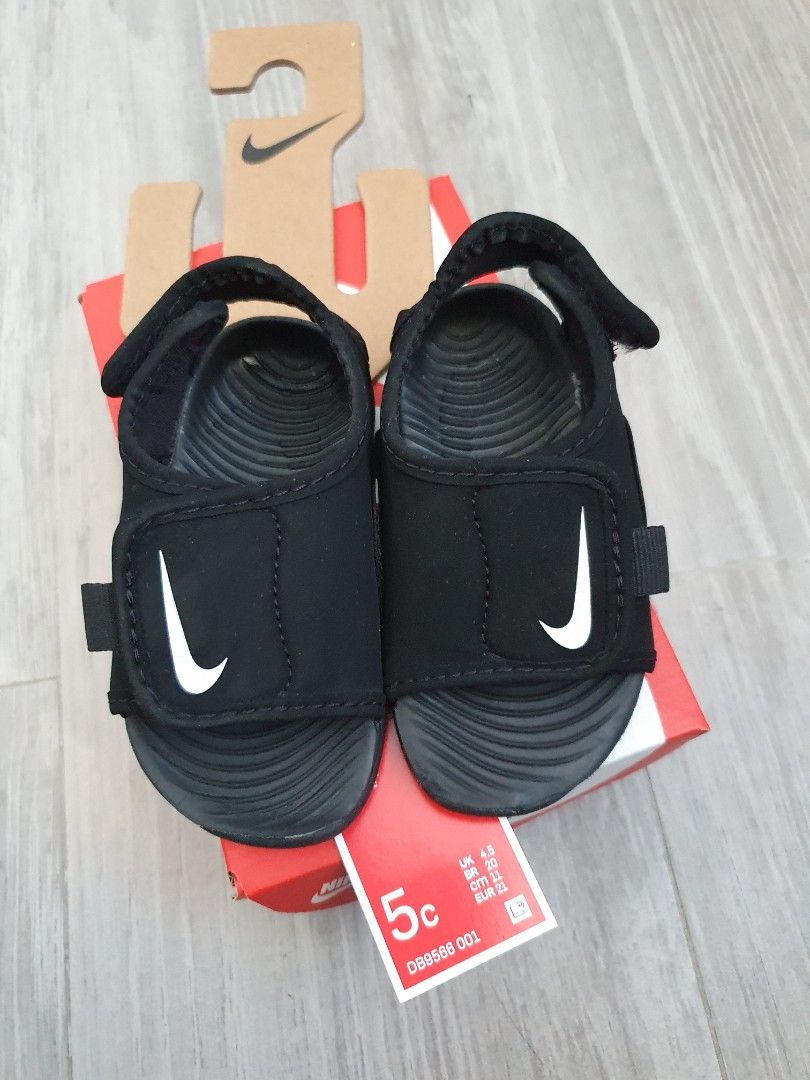5c sales nike sandals