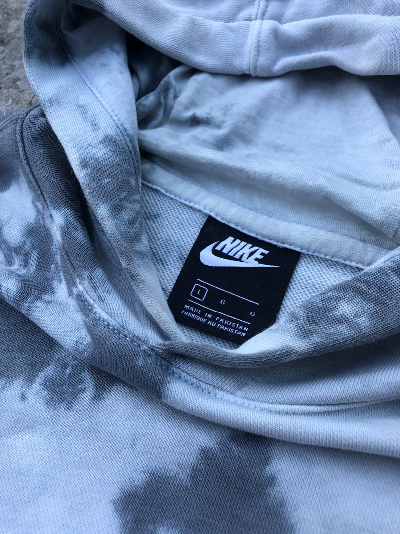 Nike tie dye hoodie, Men's Fashion, Coats, Jackets and Outerwear on  Carousell