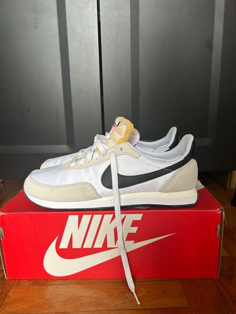 Nike wally waffle trainers best sale