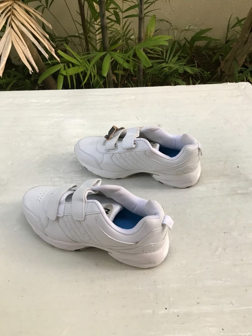 White shoes size deals 4